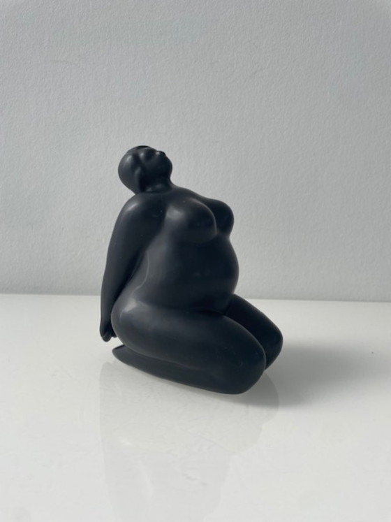 Image 1 of Set di 2 statuette femminili moderne in ceramica nera opaca