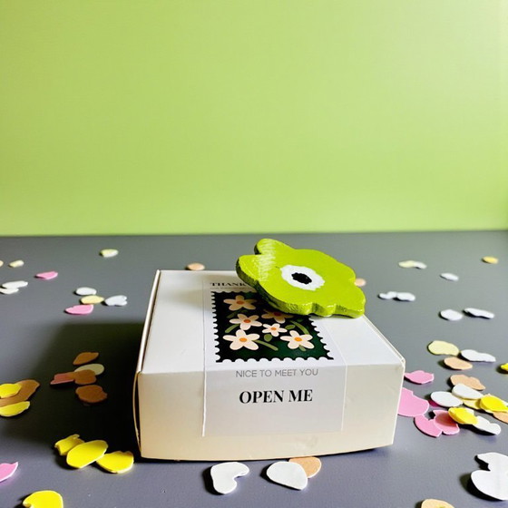 Image 1 of Marmekko inspirierte grüne Holzblumenbrosche handgefertigt