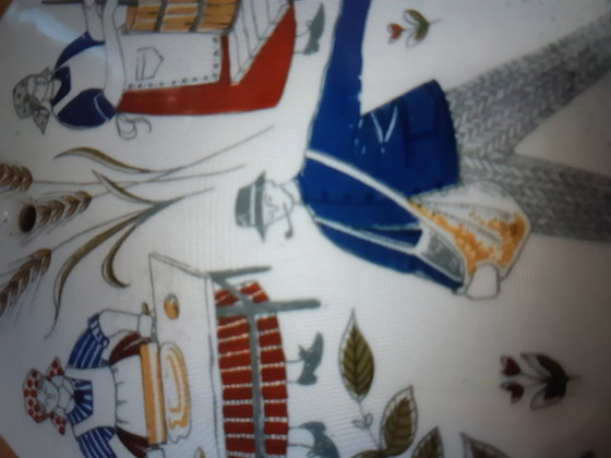 Image 1 of Tabla de cortar de porcelana, Noruega, década de 1960.