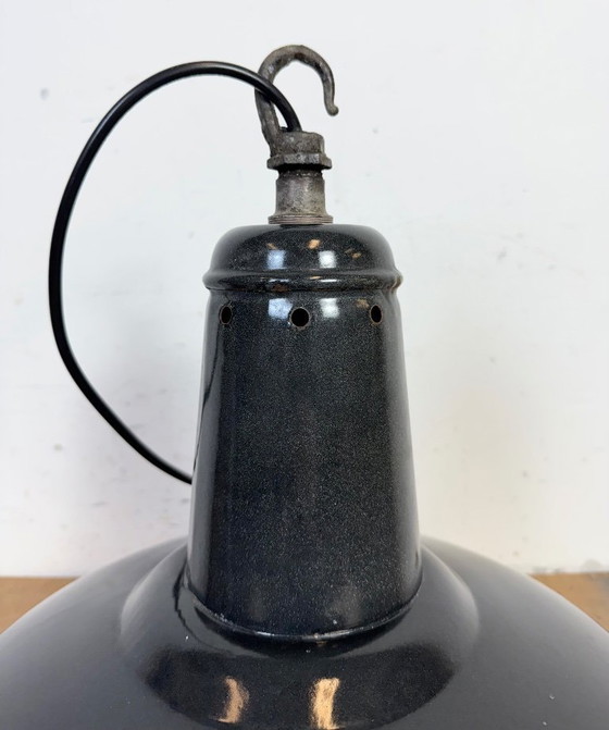 Image 1 of Industriële Franse donkergrijze geëmailleerde fabriekshanglamp, jaren 60