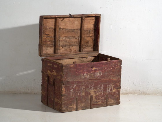 Baule cinese antico dipinto in legno di pino – Cina, circa 1920 – Armadi contenitori, Industrieel (photo 21 of 40)