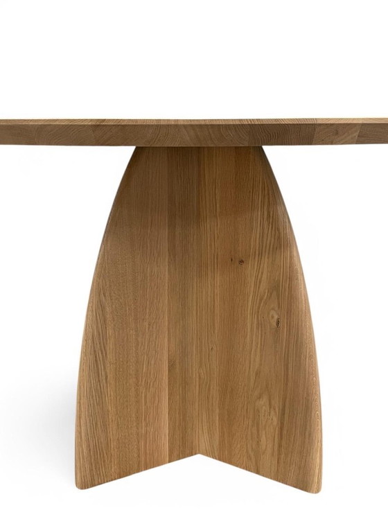 Image 1 of Solid oak table A quality