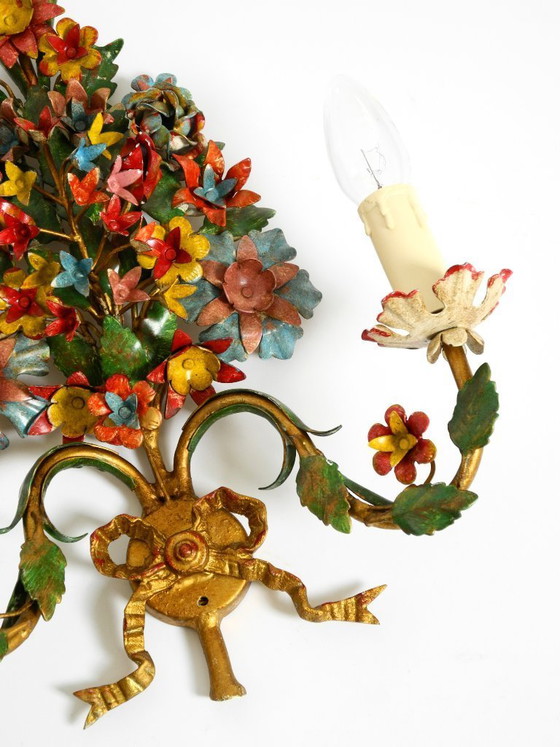 Image 1 of Une paire de magnifiques appliques murales en métal doré et peint à la main, datant des années 1960, signées Hans Möller.