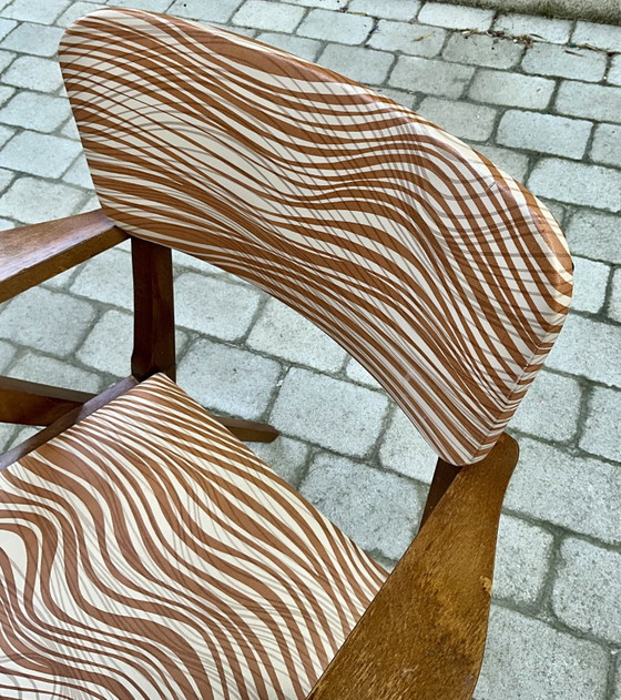 Image 1 of Par de sillones de madera maciza de estilo moderno de mediados de siglo, años 50-60.