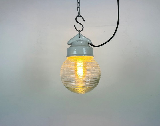 Image 1 of Vintage witte porseleinen hanglamp met geribbeld glas, jaren 70