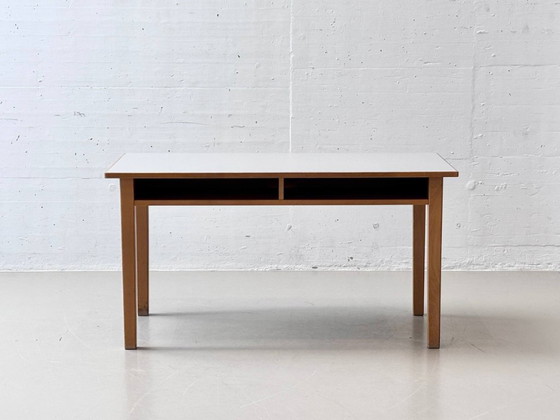 Image 1 of Bureau/werktafel van massief hout met laminaatblad, jaren 50.