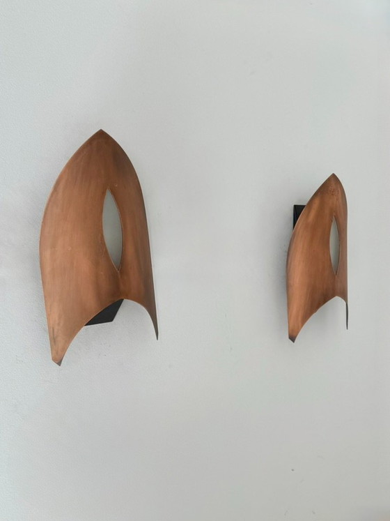 Coppia di applique vintage in rame e vetro satinato, Francia, 1970. – Copper (photo 3 of 5)