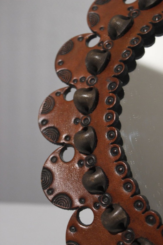 Image 1 of Specchio vintage bohémien a raggiera con cornice in pelle, design anni '60