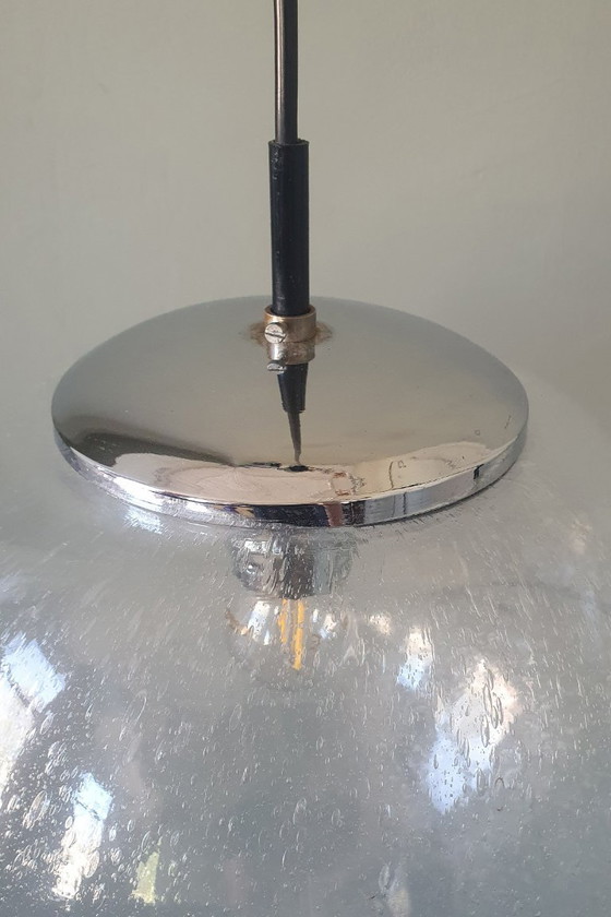 Image 1 of Grande lampe globe vintage du milieu du siècle / lampe suspendue avec bulles d'air fermées (30 cm).