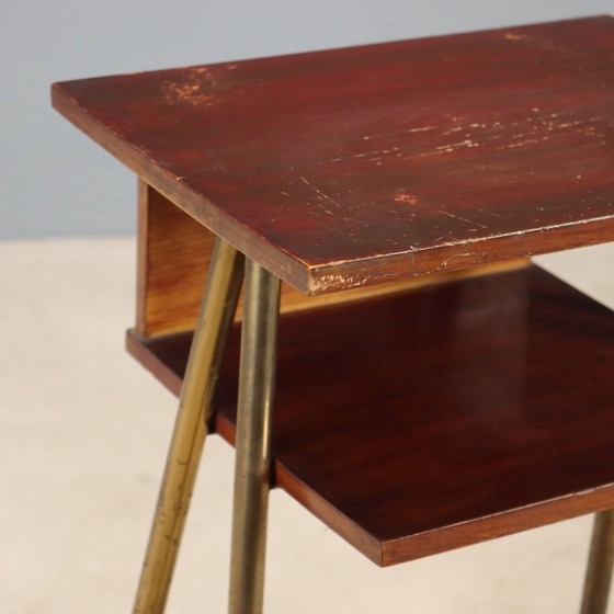 Mueble de los años 60 con patas de latón. – Revisteros, Wood (photo 4 of 7)