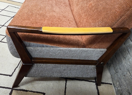 Image 1 of Vintage Scandinavische slaapbank uit de jaren 60/70 – gebeitst hout en tweekleurige stof.