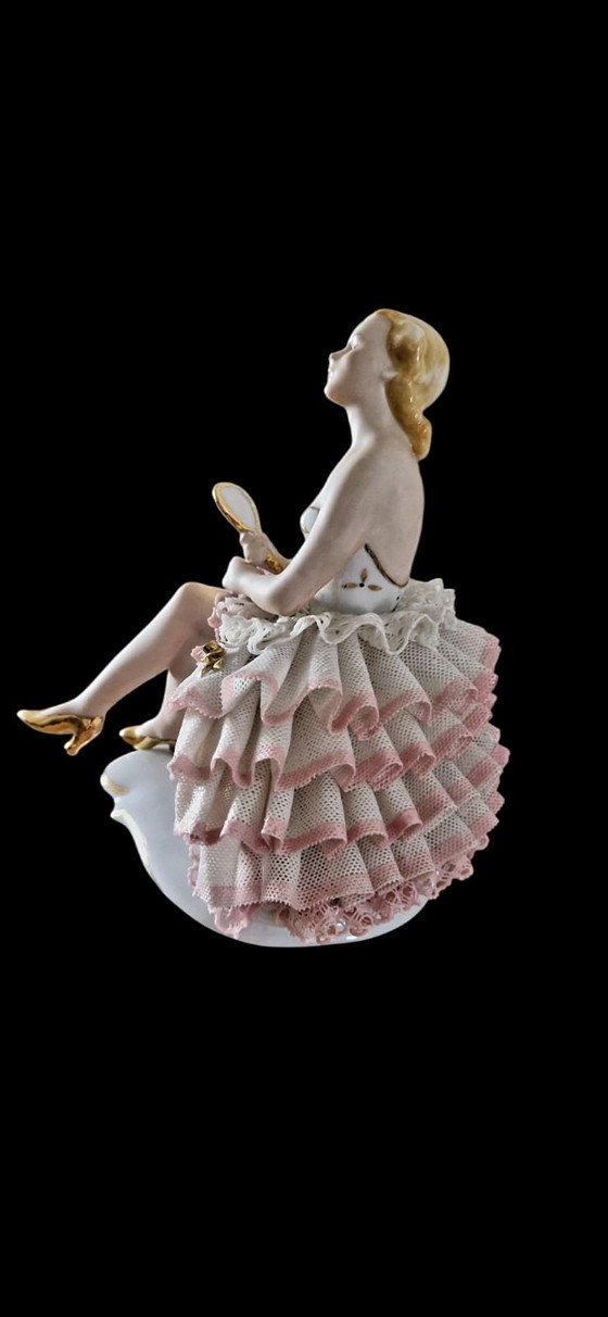 Image 1 of Beeldje, mooie dame