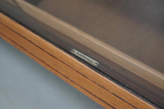 Image 1 of Vitrina o mostrador de mercería antiguo británico de roble, años 20/30.