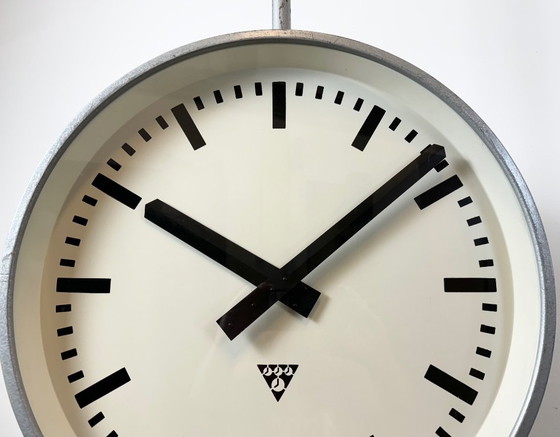 Image 1 of Grote industriële dubbelzijdige spoorweg- of fabrieksklok van Pragotron, jaren 60