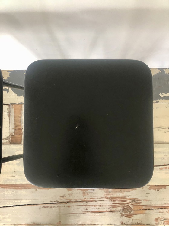 Image 1 of 2 sgabelli vintage in metallo nero con seduta in similpelle