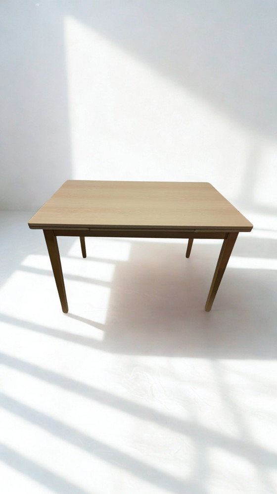Image 1 of Table de salle à manger extensible | couleur bois clair