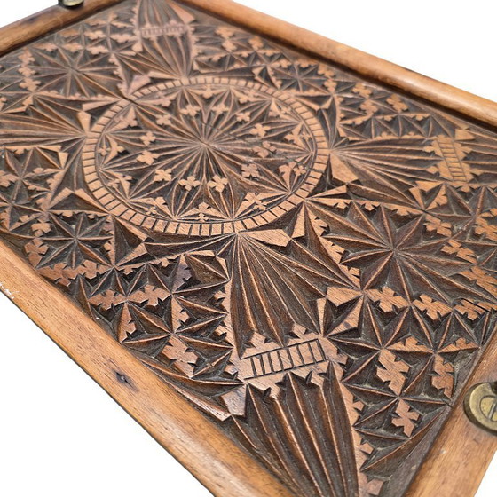 Image 1 of Bandeja antigua de madera tallada, finales del siglo XIX.