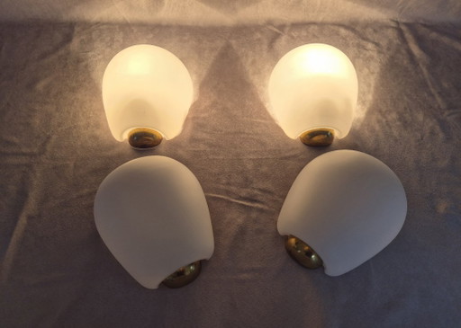 Elegant Peill & Putzler Wall Lamp by Wilhelm Wagenfeld (Set of 4), 1960s, Opaline Glass & Brass – Warm Ambient Light