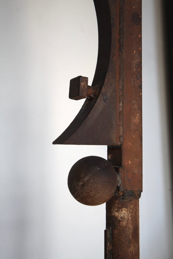 Image 1 of Escultura abstracta de hierro soldado del artista austriaco Edwin Neyer, firmada E.N. y fechada en 1973.