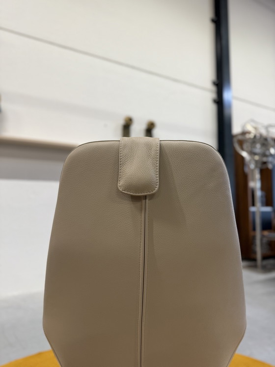 Image 1 of Pode Spot Two Drehsessel Senso Leder Blossom