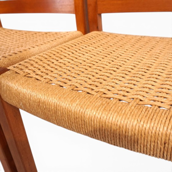 Image 1 of Niels Otto Møller Modèle 408, Ensemble de 4 chaises de salle à manger en teck Papercord pour J.L. Møllers, 1975