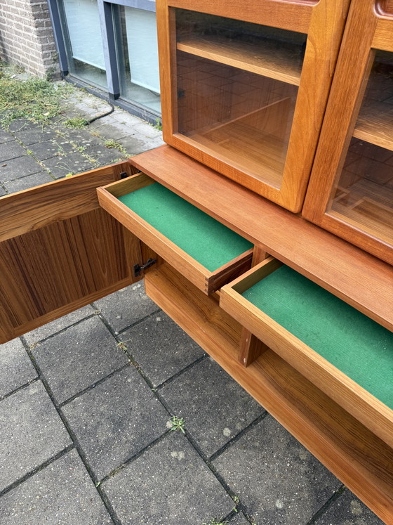 Image 1 of Vintage teakhouten Deense vitrinekast, Dyrlund ‘70