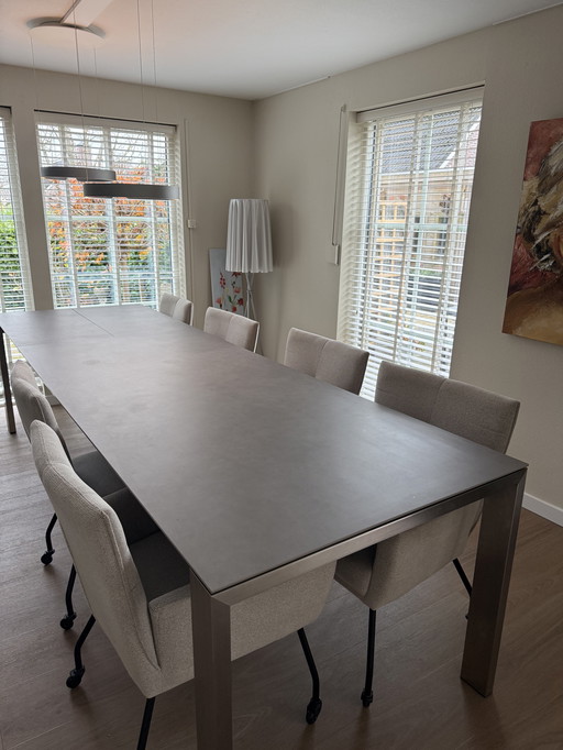 Bert Plantagie keramische uitschuiftafel Opi.