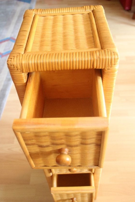 Image 1 of Mobiletto/mensola/credenza di piccole dimensioni realizzato in bambù e legno di rattan.