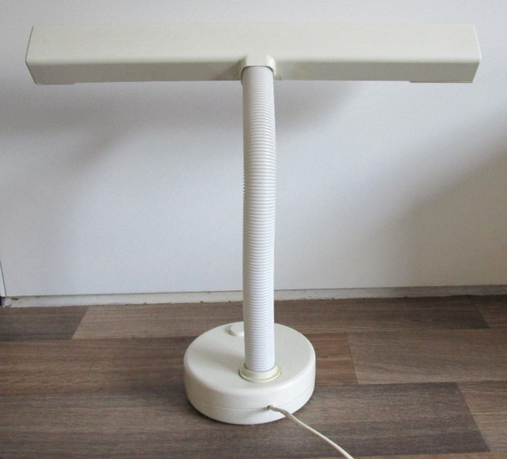 Lampe de bureau fluorescente massive de style futuriste, datant du début des années 1980. – Lampes de bureau (photo 3 of 10)