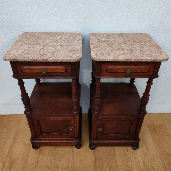 Image 1 of Set di due comodini antichi vintage con piano in marmo
