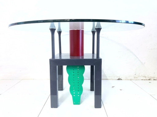 Mesa de comedor redonda estilo Memphis, de metal y cristal, diseño de los años 80/90.