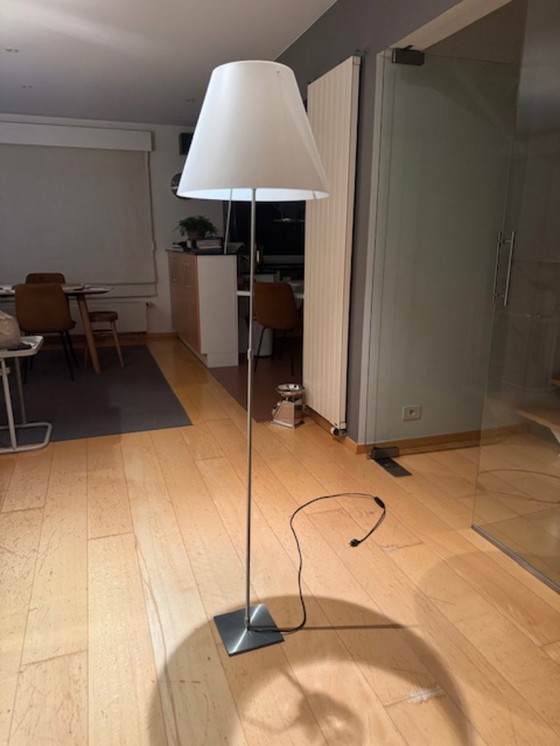 Image 1 of De Luceplan Costanza vloerlamp telescopisch met dimmer en diffuser is ontworpen door Paolo Rizzatto.  De Costanza vloerlamp is i