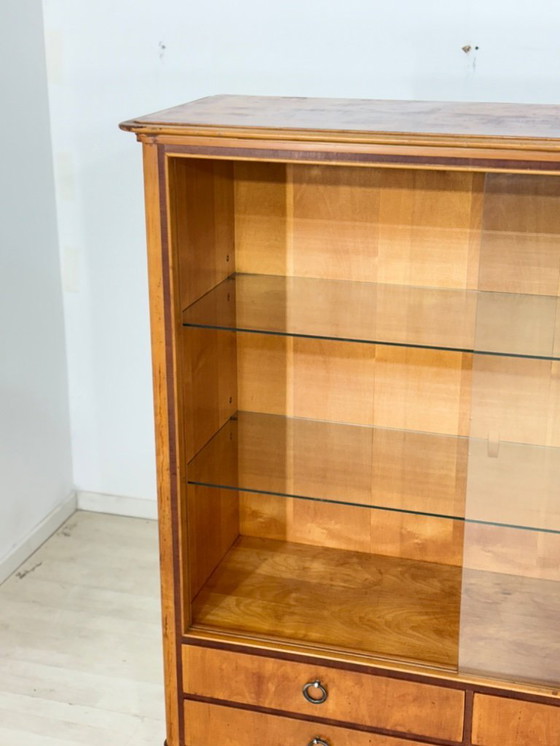 Image 1 of Vintage vitrinekast / dressoir / wandkast / servieskast uit de jaren 60 – in uitstekende staat.