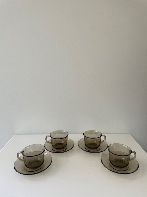 Image 1 of Set di 4 tazze e piattini vintage Arcoroc | Francia anni &#39;70 | 150 ml