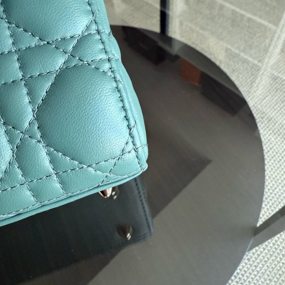 Image 1 of DIOR LADY SMALL FLAP - CANNAGE LAMSLEER GROEN MET GOUDEN BESLAG EN BEDELTJES