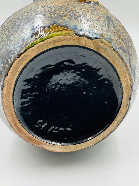 Image 1 of Grande vaso vintage con rilievi floreali.