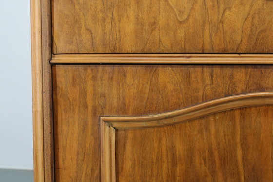 Image 1 of Gabinete antiguo con acabado en nogal, Checoslovaquia