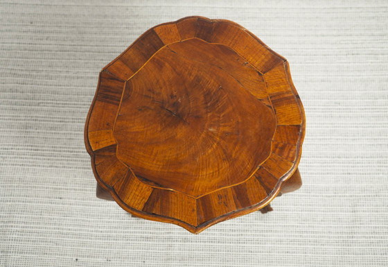 Antieke Italiaanse barokke Guéridon bijzettafel van walnoothout, lampentafel in Louis XV-stijl met – Wood (photo 11 of 20)