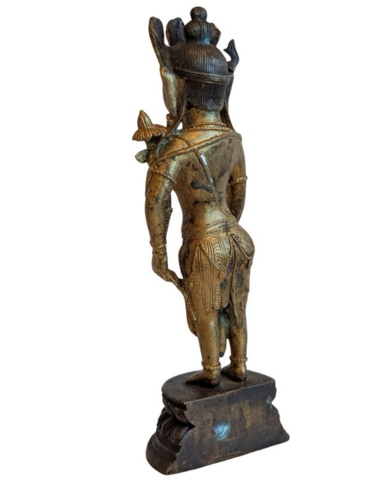 Antike tibetische Bronzefigur des stehenden Avalokiteshvara – 102 – Bildhauerei, Gold (photo 7 of 11)