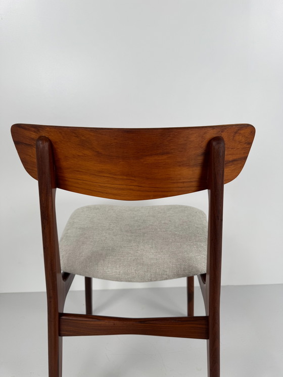 Juego de seis sillas de comedor, Schiønning & Elgaard, Dinamarca, años 60 – Wood (photo 14 of 15)