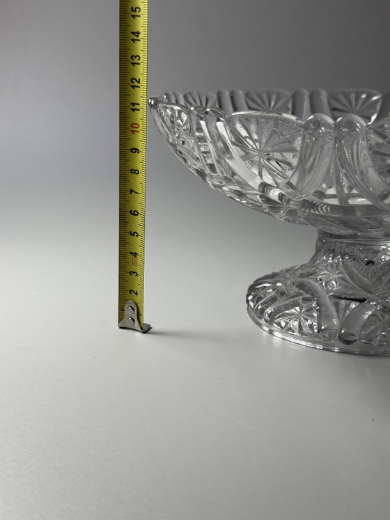 Image 1 of Val Saint Lambert Coupe à Fruits « Lucrèce » sur Pied Bas – Demi-Cristal Pressé – Catalogue 1913