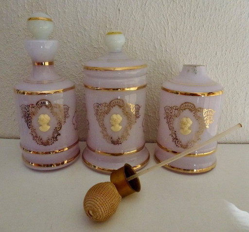 Un juego de tocador vintage de cristal opalino procedente de Italia. – decoratieve objecten, Glass (photo 2 of 11)