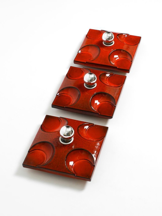 Image 1 of Drei schöne original 1970er Space Age rote Keramik-Wandlampen