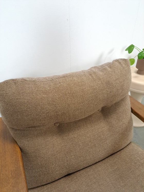 Image 1 of Bruin grijze fauteuil met eikenhouten frame