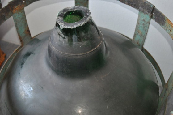Grande bottiglia di vetro vintage con cesto in metallo – Bicchieri e caraffe (photo 6 of 6)