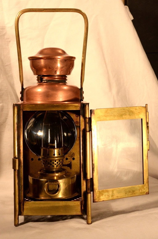 Lampe en cuivre et laiton Établissement A.Butin, PARIS.