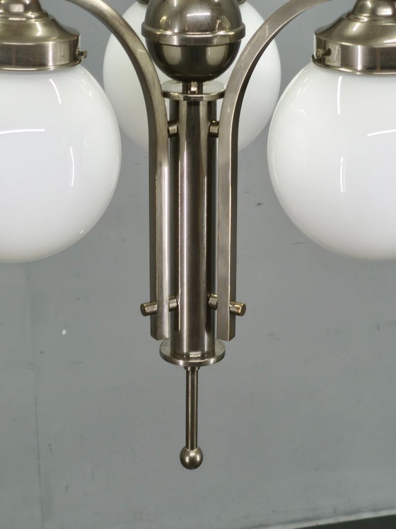 Image 1 of Art Deco kroonluchter uit de jaren 30 van nikkel met opaalglazen bollen.