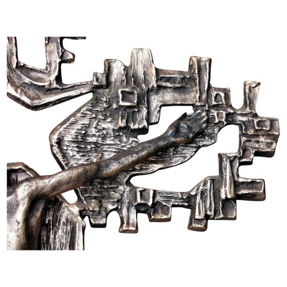 Image 1 of Brutalistisch, groot kruisbeeld van Jezus, vintage bronzen metaalwerk uit de jaren '60.