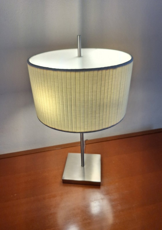 Image 1 of Lampada da tavolo Philips Lirio Design