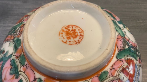Beautiful Vintage Chinese 'Rose Medallion' Porcelain Bowl – Ø 18 cm – China (photo 5 of 8)